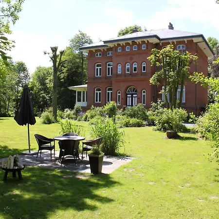 Haus Im Park Hebbel Stuben Mit Gr, Wohnkueche Tv Apartment Wesselburen